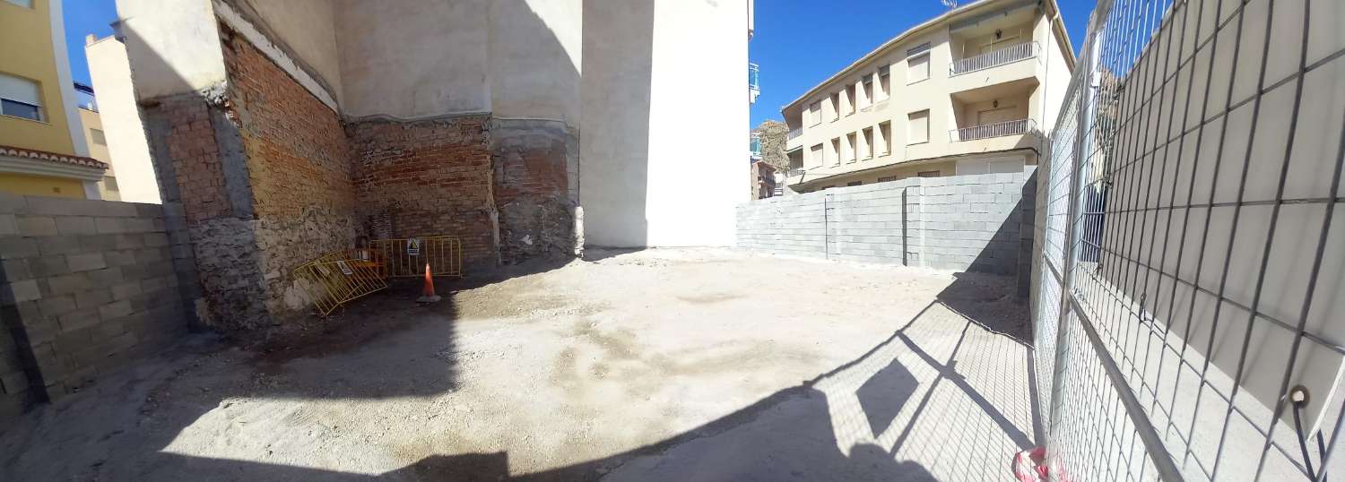 Solar en venta en zona del embarcadero de Calahonda