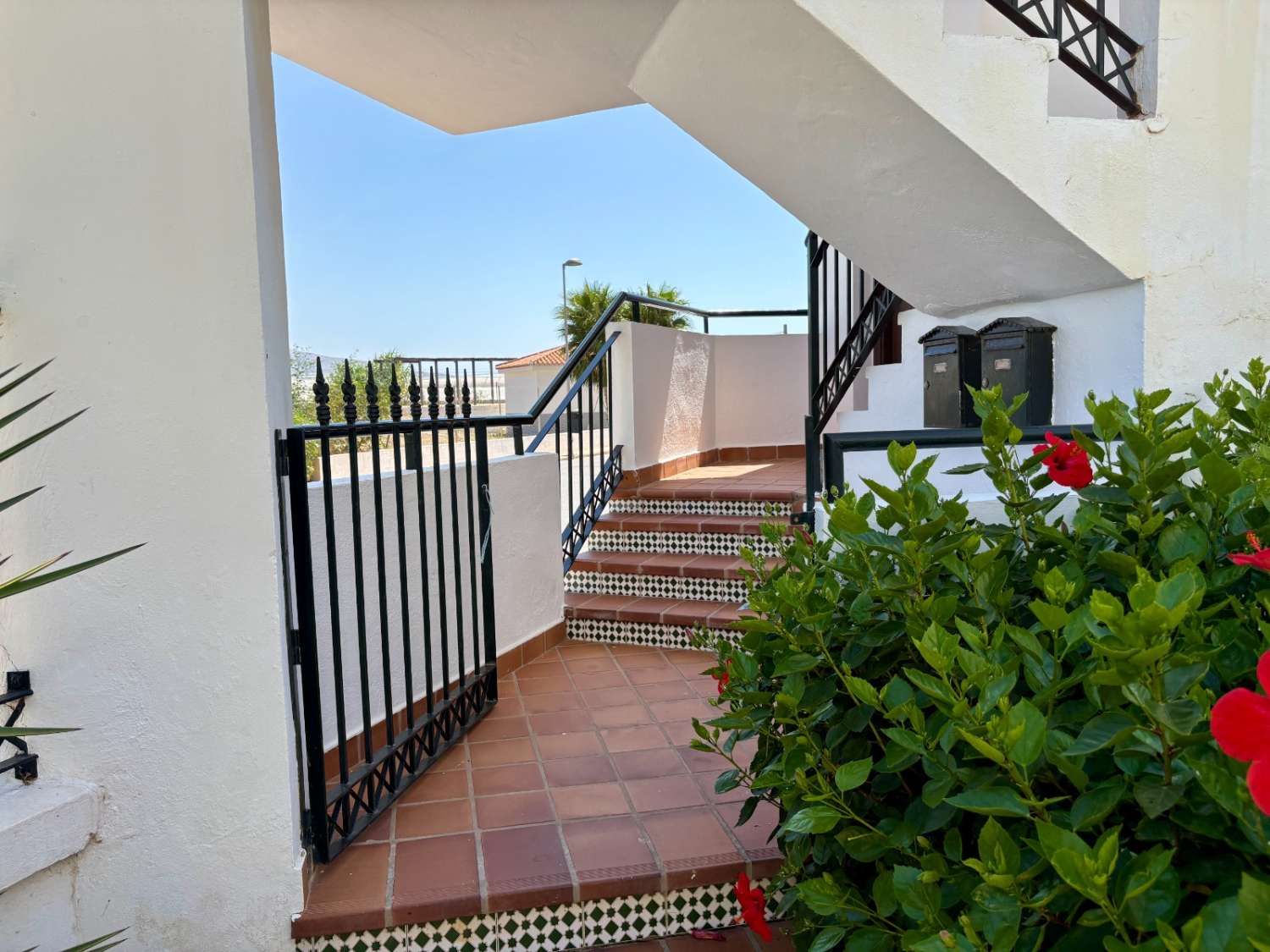 Estupendo piso en Urbanización de la Chucha muy cerca del mar