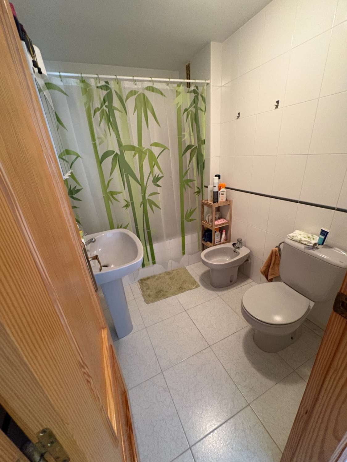 Estupendo piso en Urbanización de la Chucha muy cerca del mar