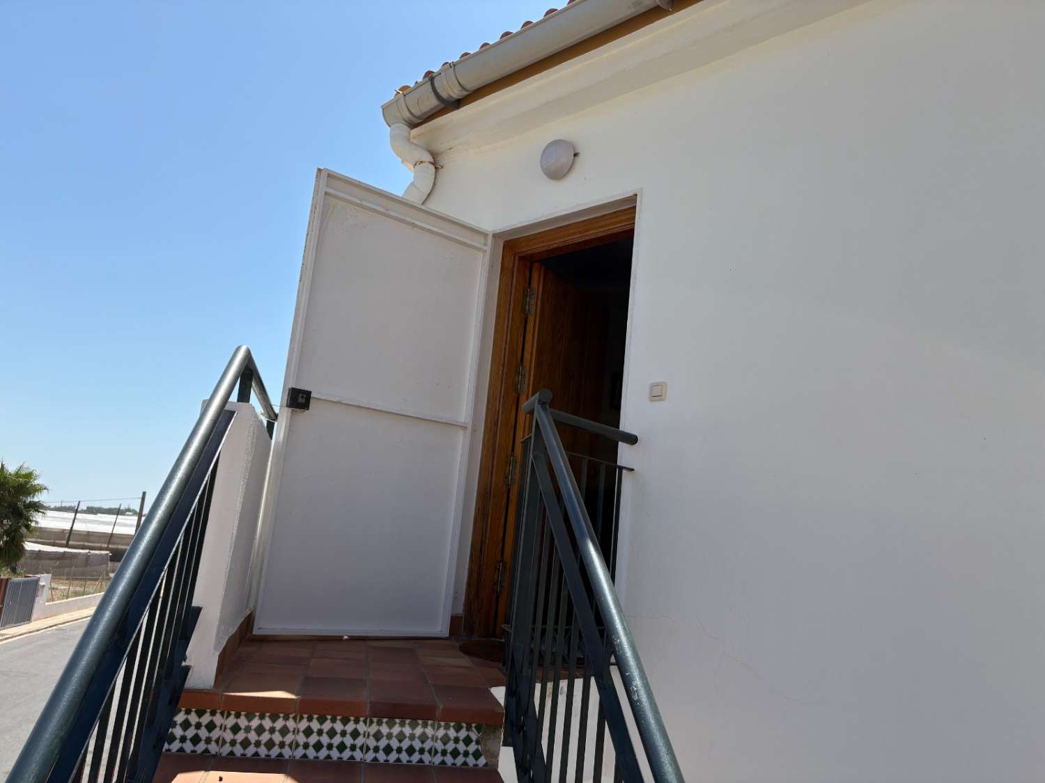 Estupendo piso en Urbanización de la Chucha muy cerca del mar