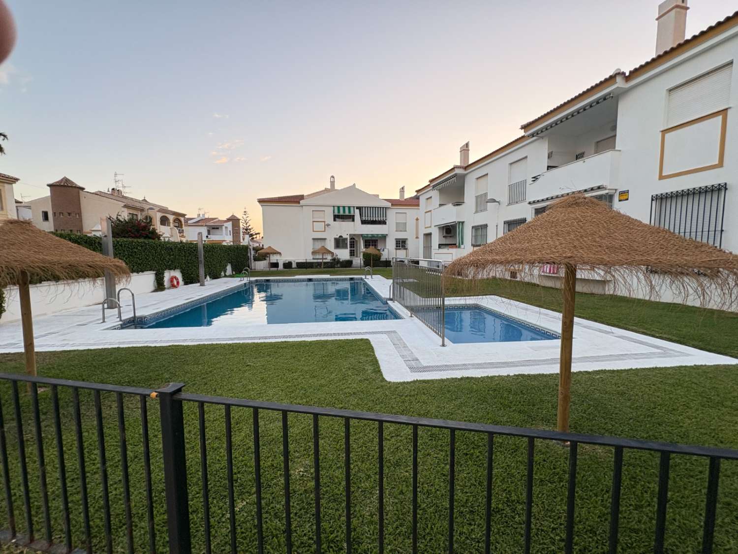 Estupendo piso en Urbanización de la Chucha muy cerca del mar