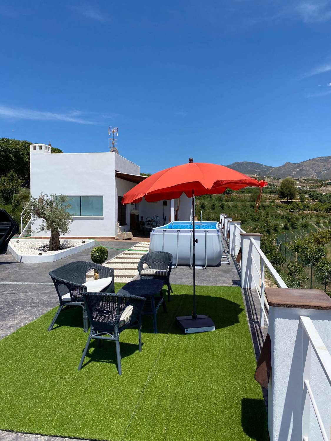 Estupenda finca de aguacates con casa-cortijo en Salobreña