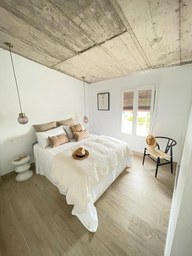 Estupenda finca de aguacates con casa-cortijo en Salobreña